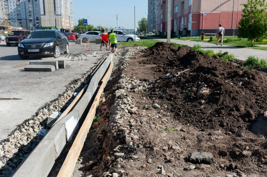 Строительство новой дороги на улице Сиреневой.