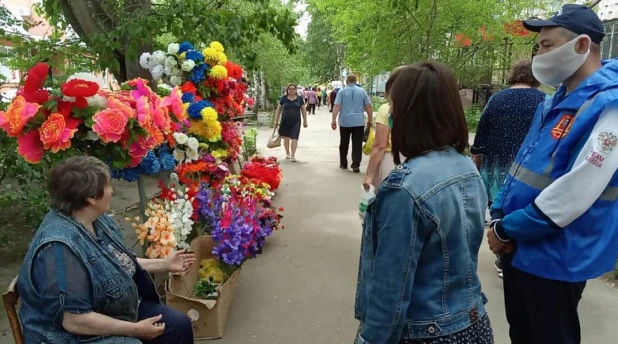 В Барнауле устроили рейд по точкам уличных торговцев.