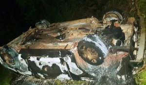 Сгоревшая "Нива".