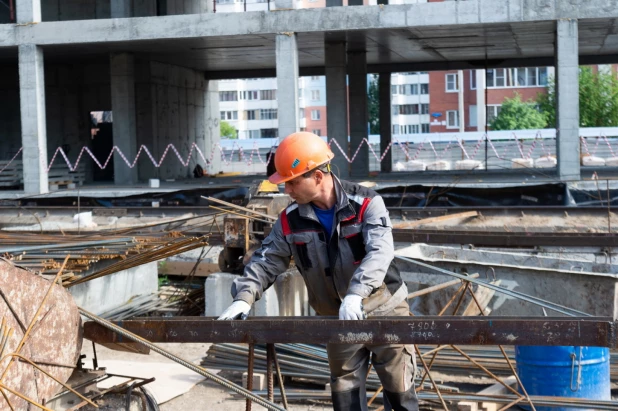 Строительство новой поликлиники в Барнауле. Май 2020 года. 