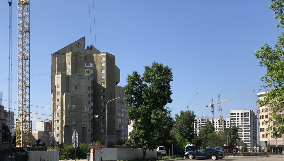 Строящийся микрорайон в центре Барнаула.