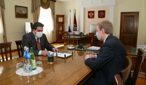 Рабочая встреча Виктора Томенко (справа) и Юрия Куриленко 29 мая 2020 года.