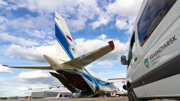 Грузовой самолет Ан-124-100.