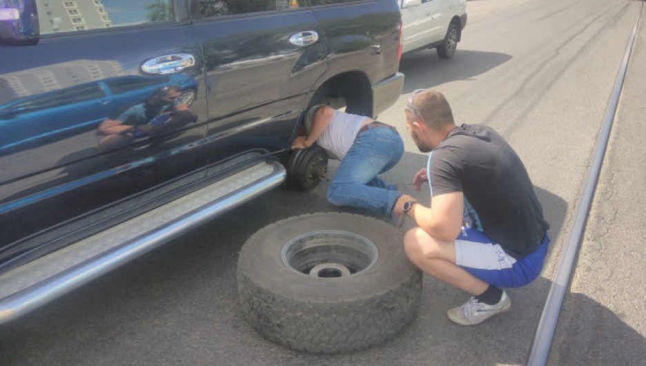 В Барнауле ищут свидетелей прилетания колеса в бабушку