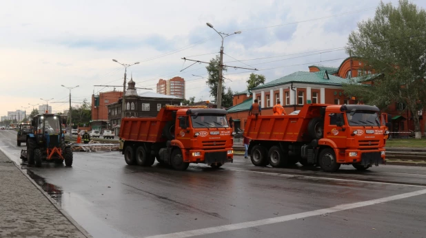 МЧС устраняли последствия урагана в Барнауле, 13 июня 2020 год