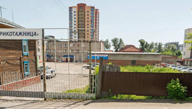Крупный земельный участок продают у бывшего "Колизея" в Барнауле.