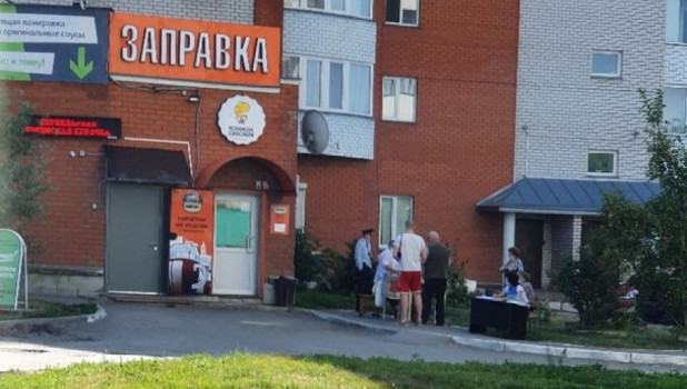 В Барнауле как могут собирают голоса по поправкам к Конституции РФ.