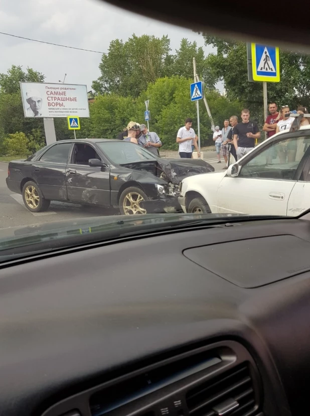 ДТП с участием трех автомобилей в центре Барнаула. 