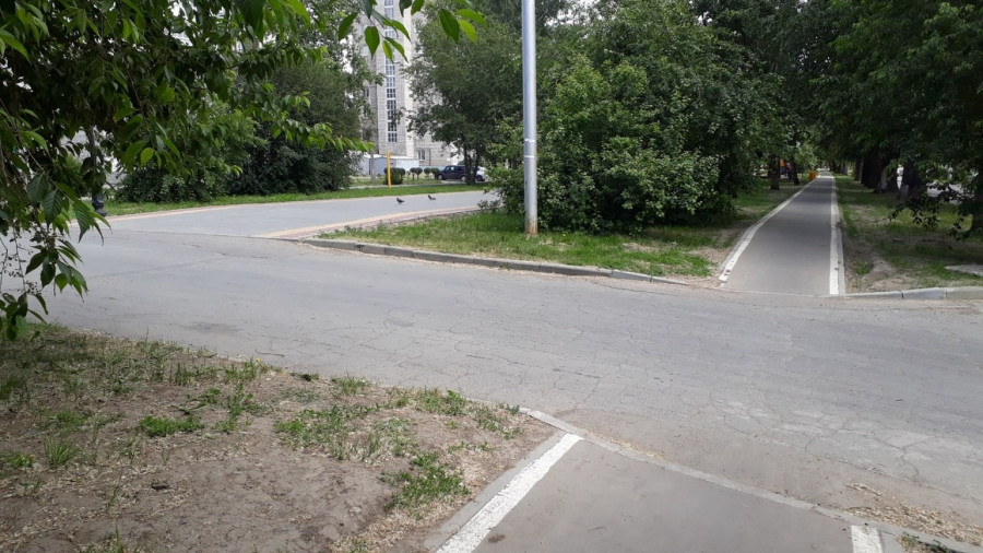 Так выглядят велодорожки на улице Исакова в Барнауле.