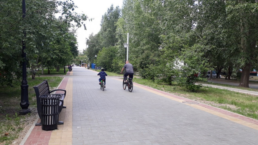 Так выглядят велодорожки на улице Исакова в Барнауле.