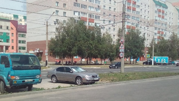 Нелогичные знаки в Барнауле.