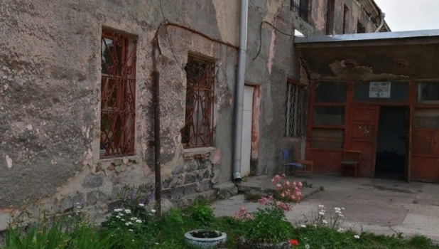 Аварийный дом на ул. Петра Сухова.