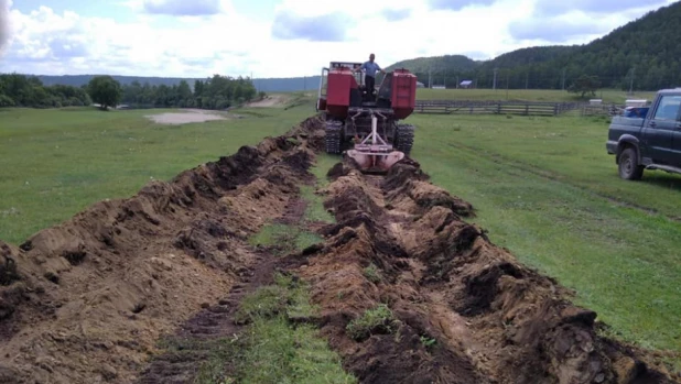 Село в Бурятии окружили двойным рвом из-за коронавируса.