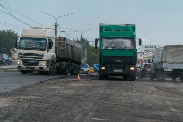 Работы по реконструкции дорожного полотна по ул. Попова.