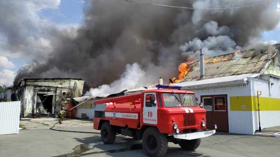 Пожар на заводе &quot;Рикон&quot; в селе Зимари, Калманский район.
