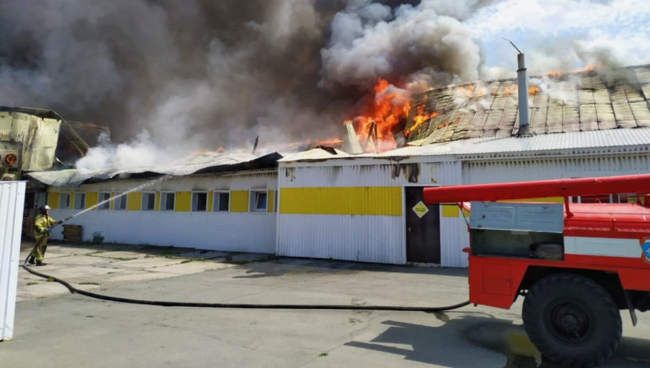 Пожар на заводе "Рикон" в селе Зимари, Калманский район.