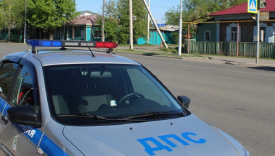Уральские полицейские выручили путешественника-колясочника из Алтайского края