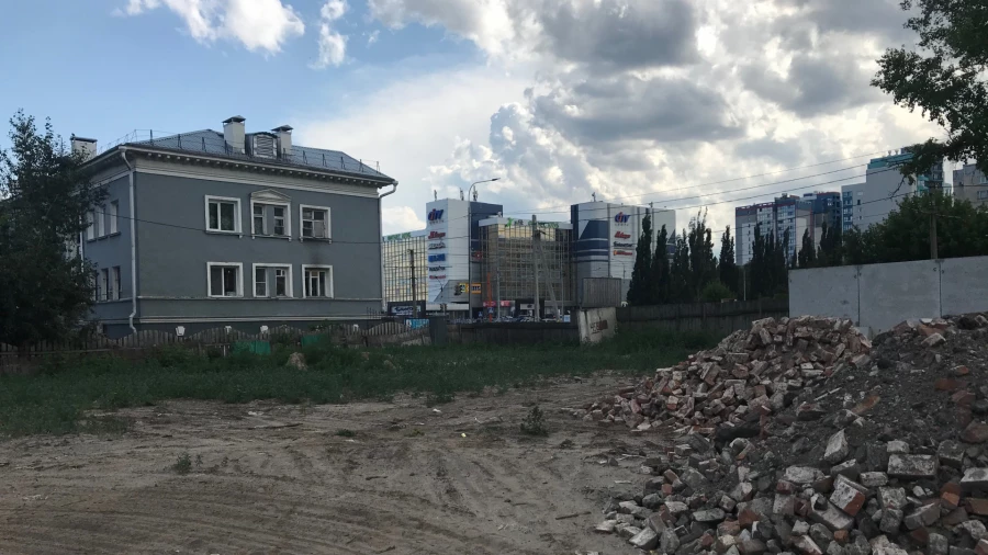 Участок на пр. Красноармейском (на противоположной стороне от ТЦ "Гулливер"). Участок на пр. Красноармейском (на противоположной стороне от ТЦ "Гулливер").