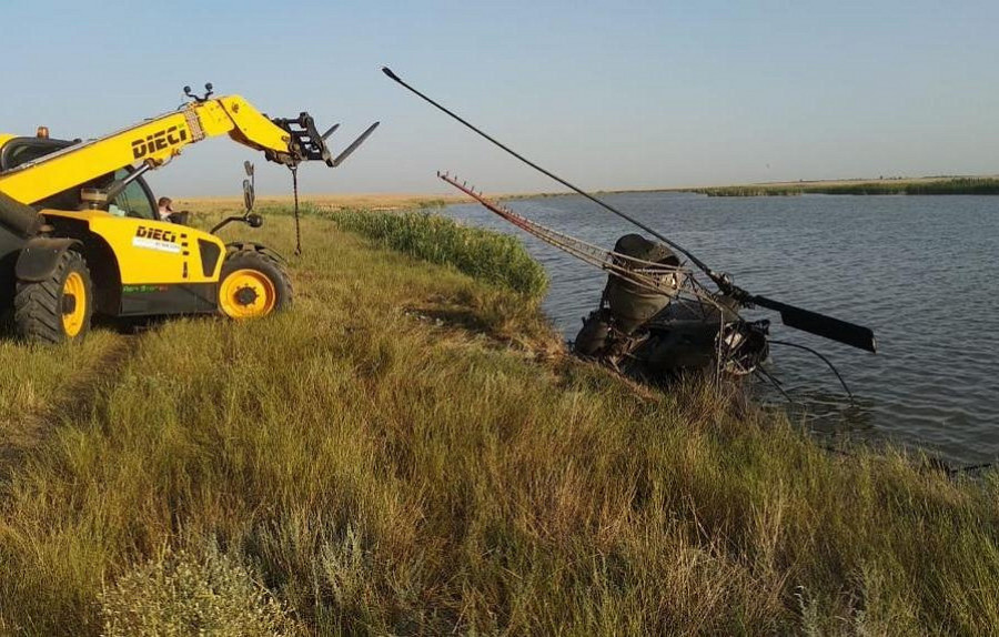Вертолет упал в Ростовской области.
