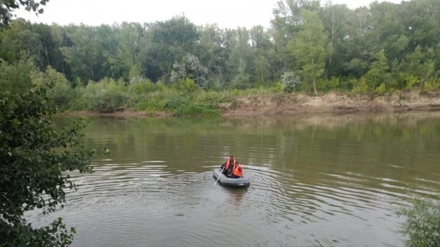 Водолазы на реке. Поиск пропавших.