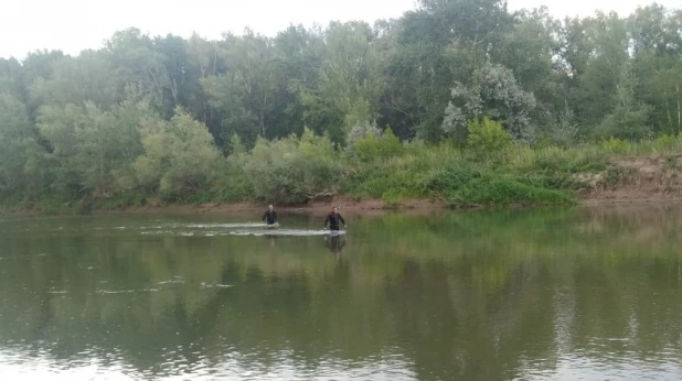 Водолазы на реке. Поиск пропавших.