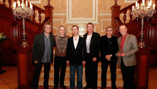 Дмитрий Медведев с музыкантами группы Deep Purple.
