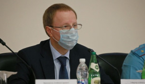 Виктор Томенко в маске.