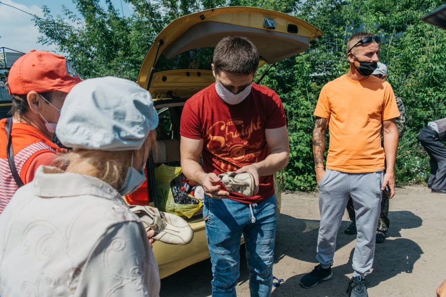 Кормление бездомных в Барнауле