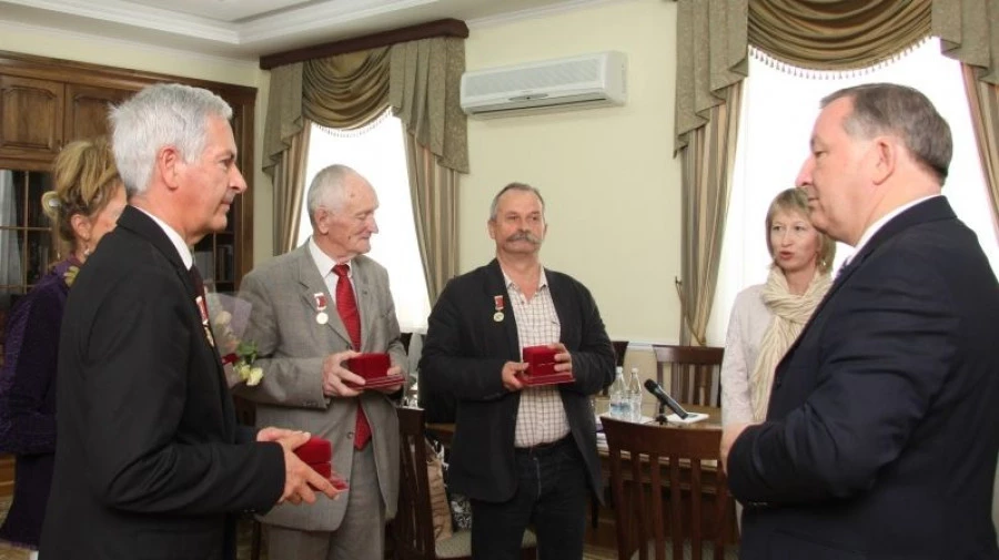 Представители Франш-Конте удостоены юбилейных медалей Алтайского края.