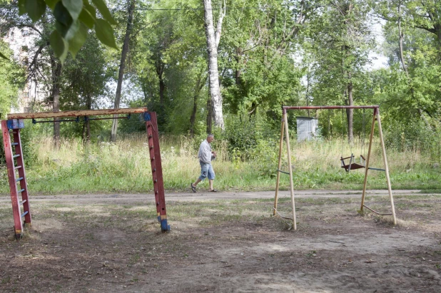 Что происходит в барнаульском парке "Изумрудный". 