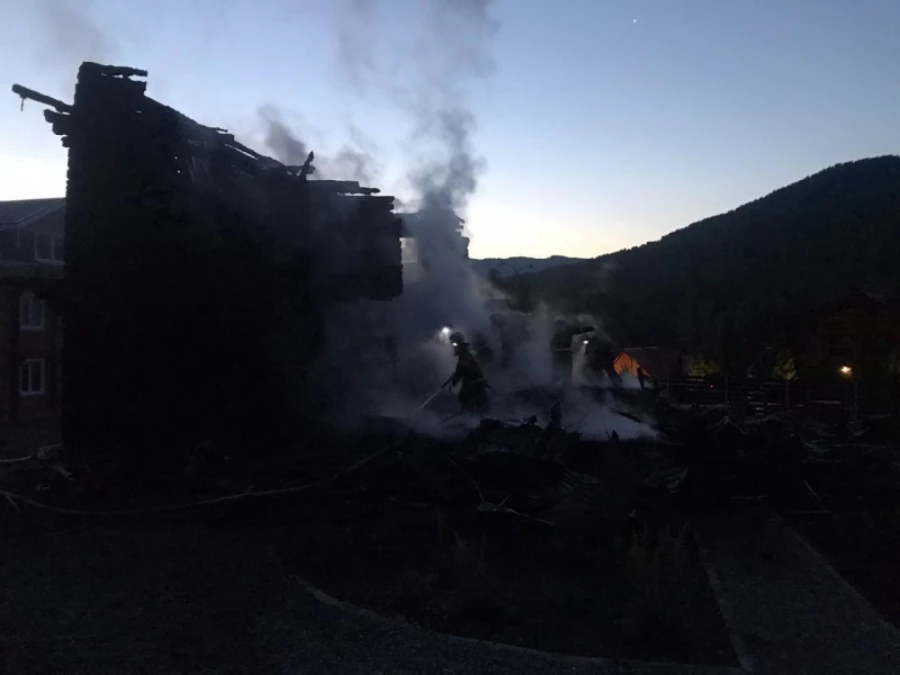 Пожар на турбазе в Алтайском крае.