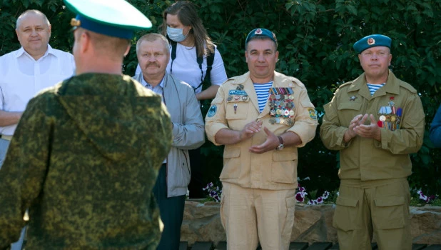 Церемония закладки сквера Десантников в Барнауле.