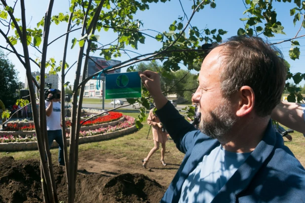 Церемония закладки сквера Десантников в Барнауле.