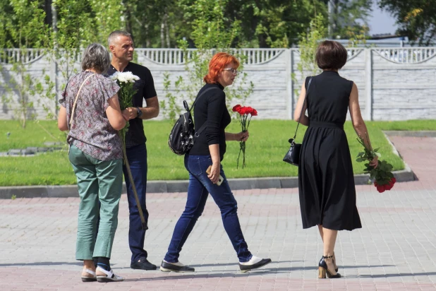 Прощание с семьей Кременских в Барнауле. 