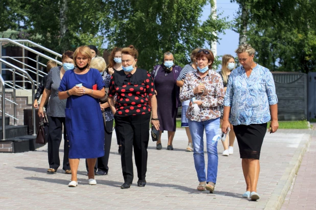 Прощание с семьей Кременских в Барнауле. 