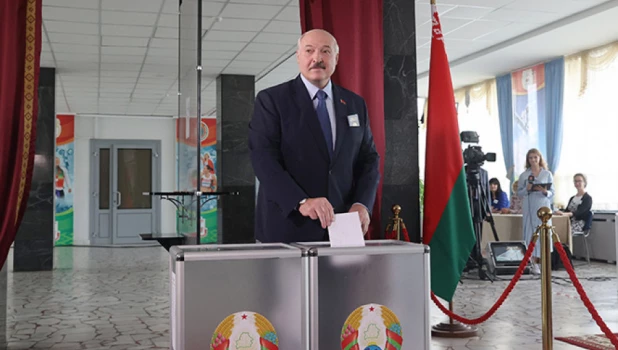 Александр Лукашенко на выборах президента.