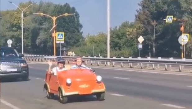 Интересное авто заметили на улицах Барнаула.