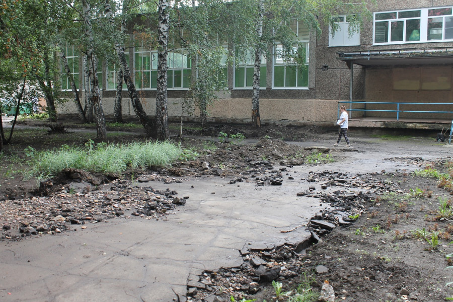 Трудный путь к школе №88 в Барнауле.