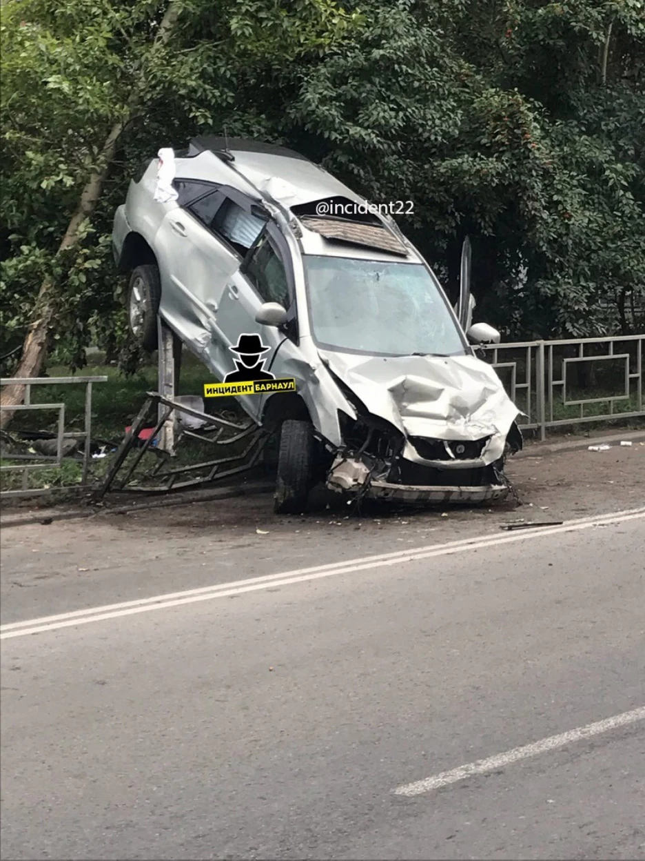 В Барнауле водитель Lexus 