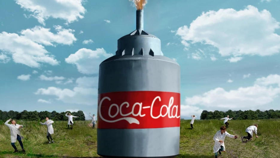 Блогер из Рубцовска устроил фонтан из 10 тысяч литров Coca-Cola