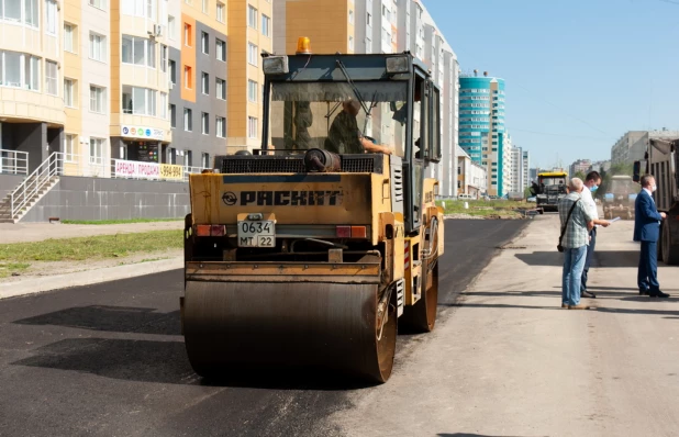 Работы по строительству участка улицы Сиреневой.