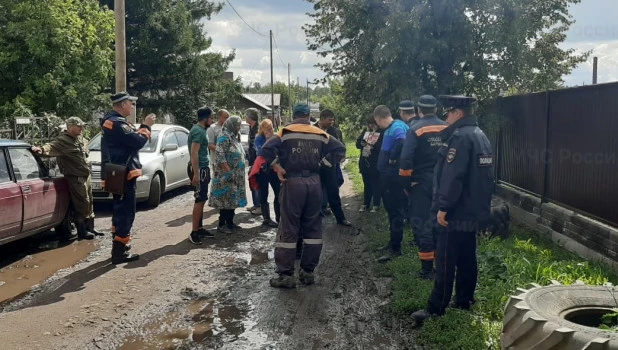 В алтайском лесу заблудился дедушка.