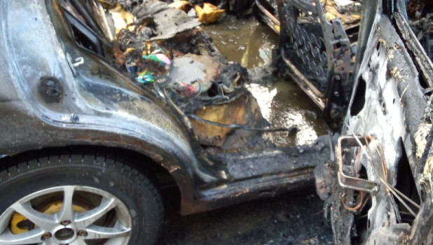 В Бийске дотла выгорел автомобиль. 