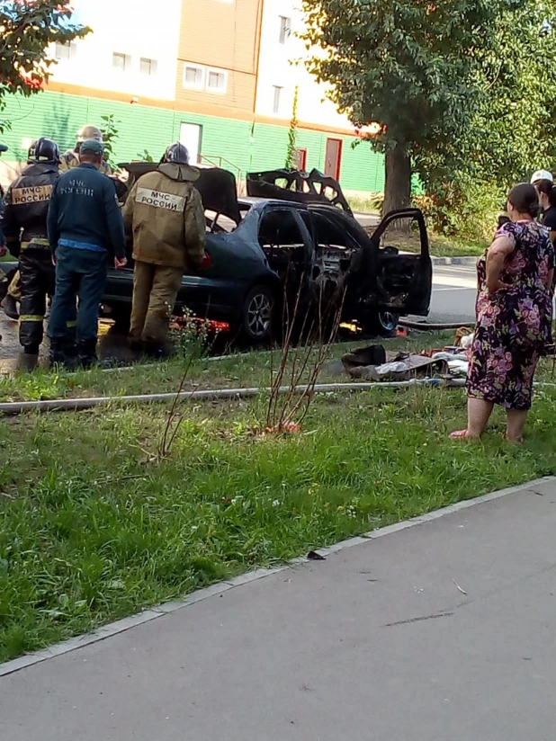 В Бийске дотла выгорел автомобиль. 