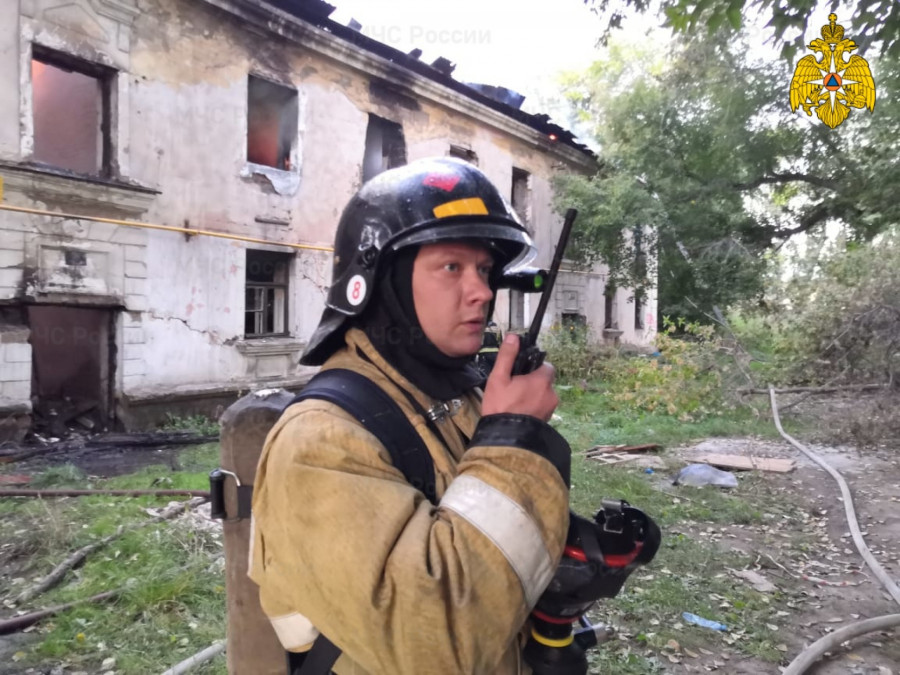 Пожар в расселенном доме в Барнауле.