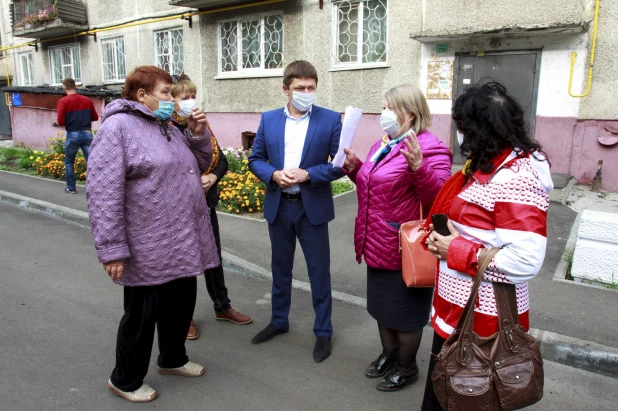 Благоустройство дворов в Барнауле по нацпроекту «Жилье и городская среда».