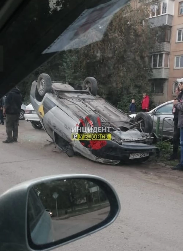 ДТП с автомобилем такси в Рубцовске.