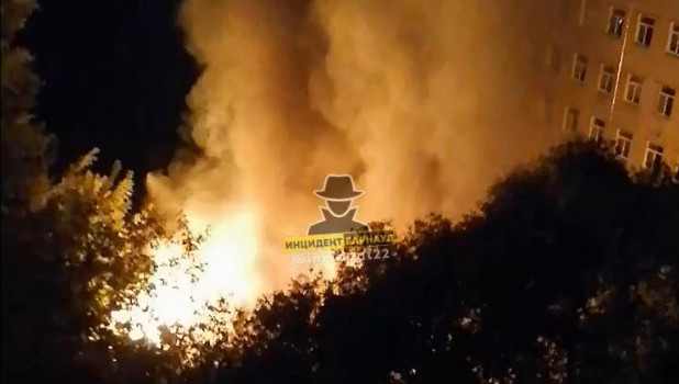 Пожар на ул. Юрина в Барнауле 14 сентября 2020 года.