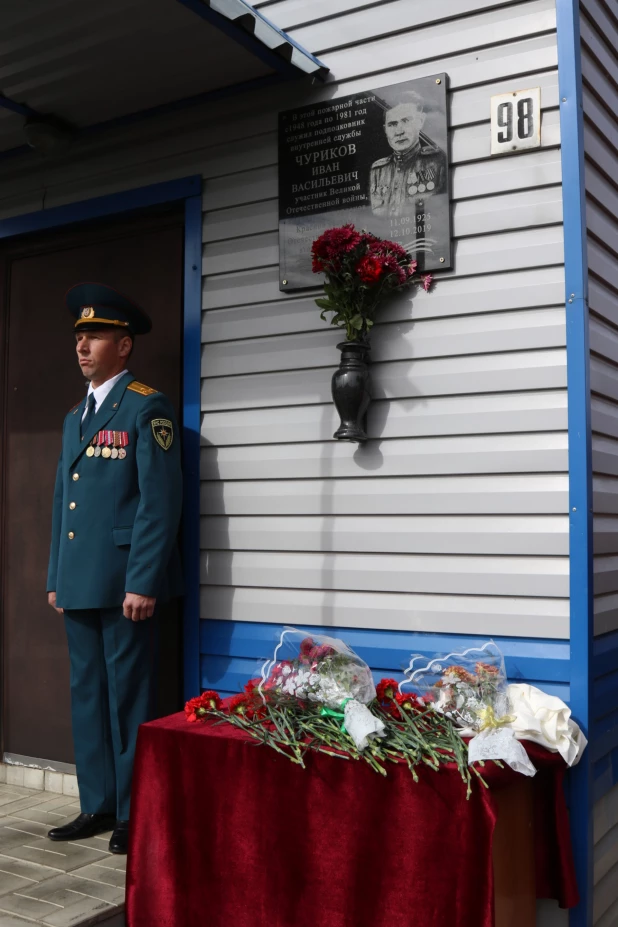 В Кытманово увековечили память ветерана пожарной охраны.