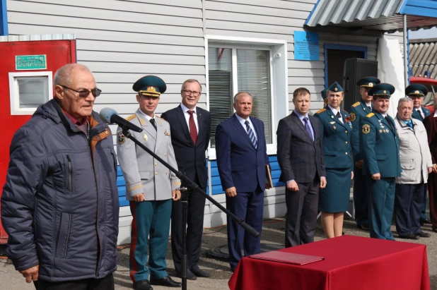 В Кытманово увековечили память ветерана пожарной охраны.